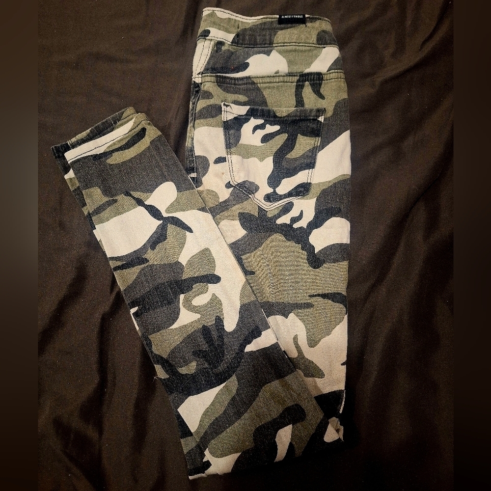 Almost Famous - Camo Skinny Jeans. - Picture 2 of 3
